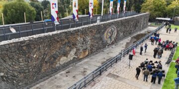 HISTÓRICO MURAL DE PIEDRA DE CHILLÁN VIEJO VUELVE A BRILLAR TRAS EXITOSA CONSERVACIÓN.
