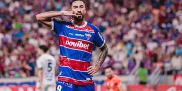 Fortaleza humilla a Colo Colo con goleada de 4 a 0.