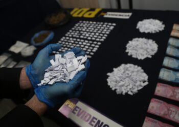 Operativo antidrogas Fiscalía – PDI: cuatro detenidos en prisión e incautación de drogas, armas y dinero.