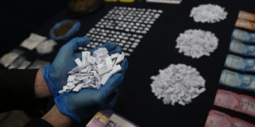 Operativo antidrogas Fiscalía – PDI: cuatro detenidos en prisión e incautación de drogas, armas y dinero.