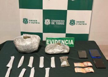 Control en San Nicolás: Carabineros del OS7 Ñuble detuvo anoche a dos sujetos que circulaban con más de 1.900 dosis de marihuana en su vehículo.