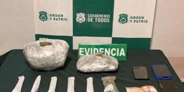 Control en San Nicolás: Carabineros del OS7 Ñuble detuvo anoche a dos sujetos que circulaban con más de 1.900 dosis de marihuana en su vehículo.