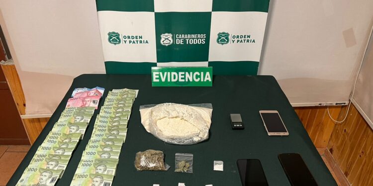 Hay 4 detenidos: Carabineros del OS7 Ñuble desbarató punto de venta de droga ubicado cercano a un jardín infantil en Chillán.