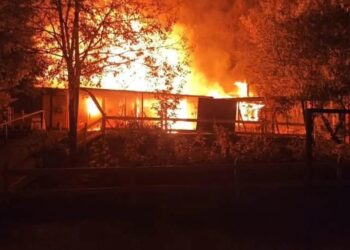 Florida 🔥 Escuela Básica de Quebrada Las Ulloa, fue destruida por un incendio.