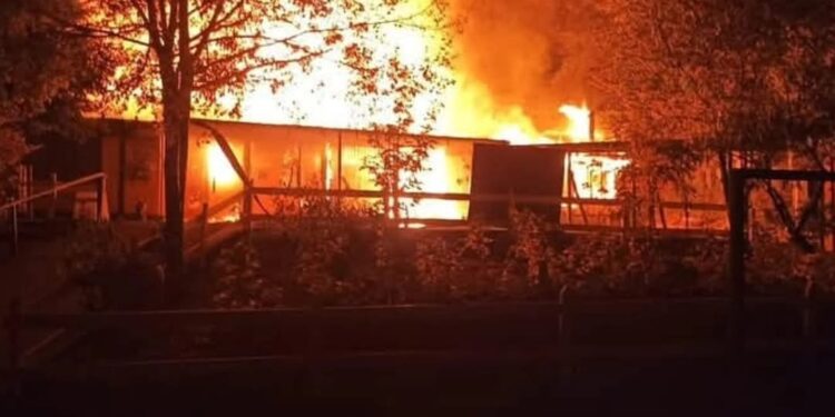 Florida 🔥 Escuela Básica de Quebrada Las Ulloa, fue destruida por un incendio.