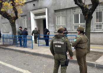 Carabineros trabaja en protocolo por posible aviso de artefacto explosivo en instituto Santa Maria de Chillán.