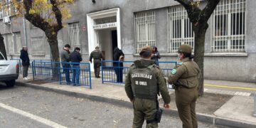 Carabineros trabaja en protocolo por posible aviso de artefacto explosivo en instituto Santa Maria de Chillán.