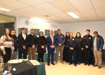 Santo Tomás honró la labor de instituciones claves en la lucha contra incendios forestales.