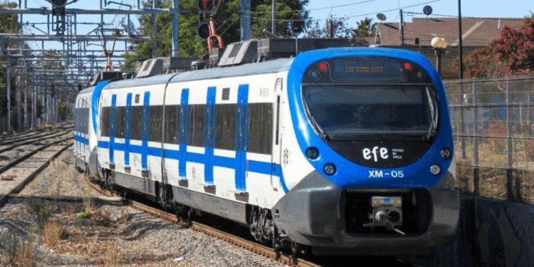 Joven sigue grave tras ser atropellado por tren de pasajeros en San Carlos.
