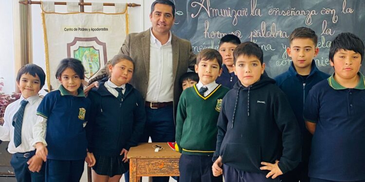 EN ÑUBLE: Becas municipales beneficiaran a más de 170 estudiantes portezuelinos.