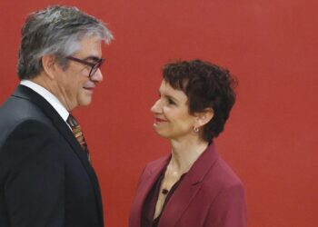 Carolina Tohá confirma relación de amor con el ministro Mario Marcel.