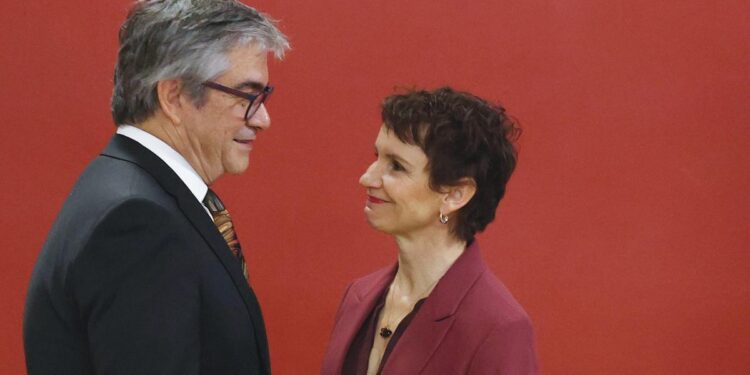 Carolina Tohá confirma relación de amor con el ministro Mario Marcel.
