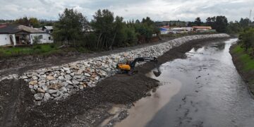Enrocado protegerá este invierno a familias y el Cesfam de San Nicolás ante posibles crecidas del río Changaral