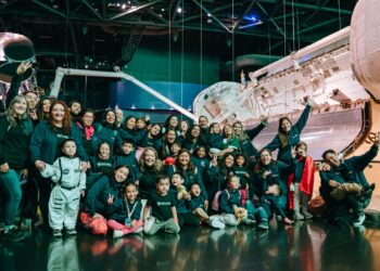 Pancho Saavedra, Priscilla Vargas y José Luis Repenning invitan a las familias a ganar un viaje a la NASA para sus niñas y niños