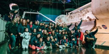 Pancho Saavedra, Priscilla Vargas y José Luis Repenning invitan a las familias a ganar un viaje a la NASA para sus niñas y niños