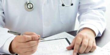 Licencias médicas en la mira: advierten debilidades legales ante fraude masivo.