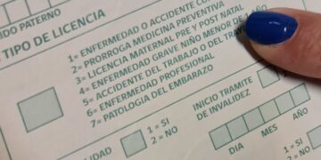Funcionarios públicos presentaron licencia médica y viajan al extranjero.