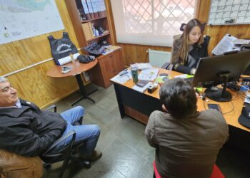 Cortes de luz: Municipalidad de El Carmen asiste a vecinos para ingresar sus reclamos a la SEC.