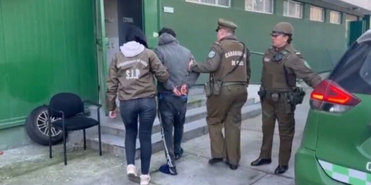 Hombre es detenido por femicidio frustrado en Bulnes.