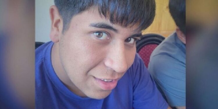 Hermana de joven fallecido mientras manipulaba el celular: “Estaba conectado al alargador de la pieza”.