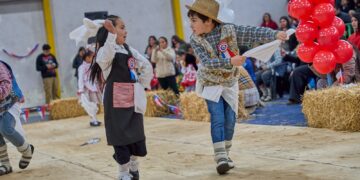 El Carmen ya tiene a sus Campeones Comunales de Cueca Escolar 2025.