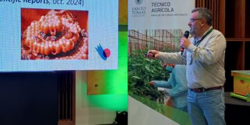Santo Tomás Chillán reunió a expertos y estudiantes en seminario sobre apicultura y cambio climático.