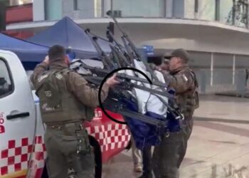 SEGUNDO DÍA 🇨🇱 Carabineros retira nuevamente toldos no autorizados en el Paseo Arauco de Chillán