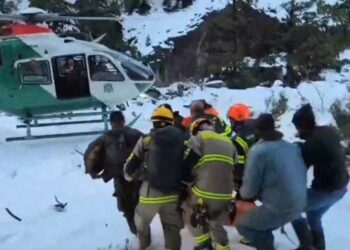 Con aeronave, Carabineros rescató a lugareño que sufrió caída en la montaña de Ñuble.
