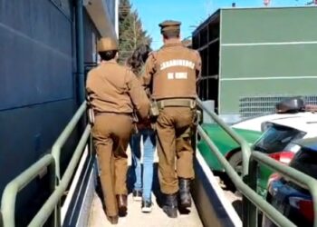 En mercado de Chillán detienen a mujer que tenia orden de arresto.