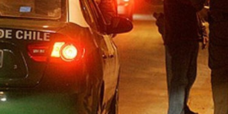 Delincuente con cuchillo, asaltó botillería en una comuna de Ñuble.