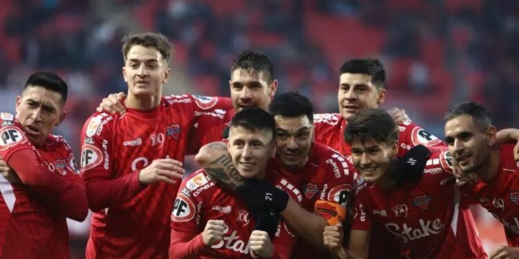 Ñublense gana en casa ante Everton