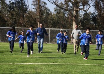 Proyecto de cancha sintética en Rucapequén avanza con éxito y será el inicio de un complejo deportivo integral en la localidad.