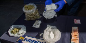 Detienen a dos personas por drogas en el paseo la Merced de Chillán.