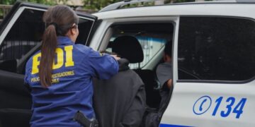 GRUPO MT0 DE LA PDI SAN CARLOS DETIENEN A MUJER POR MICROTRÁFICO DE DROGAS