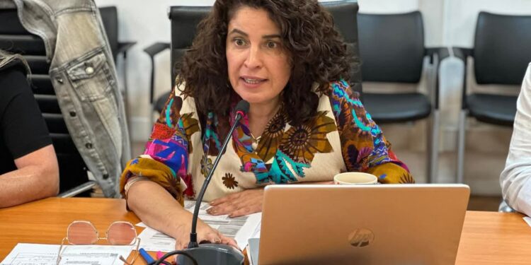 Core Lorena Jardúa denuncia “nueva negligencia del gobierno” con las trabajadoras ProEmpleo.