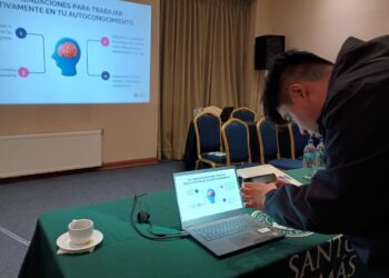 Estudiantes y egresados de Santo Tomás fortalecen su empleabilidad con jornadas de coaching laboral.