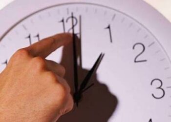 Hoy Cambio de hora en Chile: Dónde y cómo modificar los Relojes.. aquí le ayudamos ⏰️