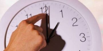 Hoy Cambio de hora en Chile: Dónde y cómo modificar los Relojes.. aquí le ayudamos ⏰️
