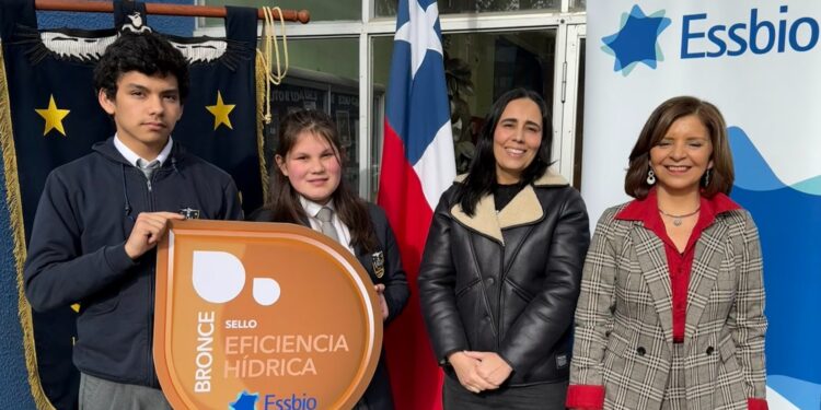 Essbio entrega Sello Agua a colegios y restaurantes comprometidos con el cuidado del recurso hídrico.