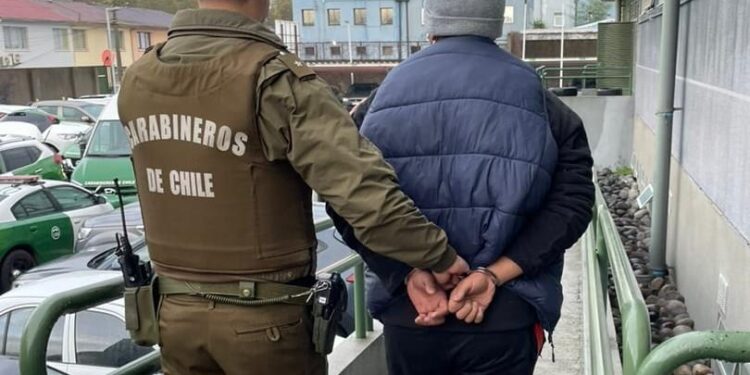 Hombre ingresó a robar abarrotes en un local del centro de Chillán.