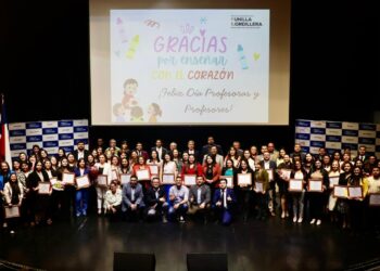 Punilla Cordillera homenajeó a sus profesores y profesoras con emotiva ceremonia.