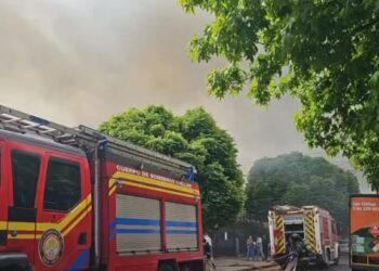 CHILLÁN: INCENDIO EN CASA HABITACIÓN PUSO EN PELIGRO OTRAS PROPIEDADES.
