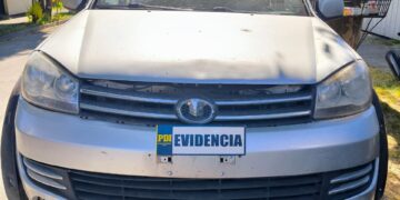 Individuos ingresaron a taller mecánico y se llevaron una camioneta de un cliente en Chillán.