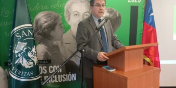 Gabriela Mistral ilumina el sello tomasino 2025 con su legado de respeto e inclusión.