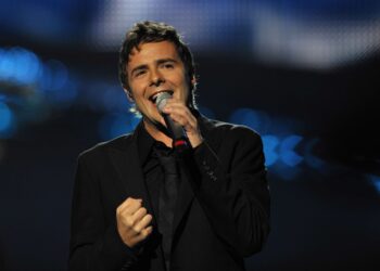 Paolo Meneguzzi llega a Chillán con un concierto lleno de nostalgia y romanticismo.