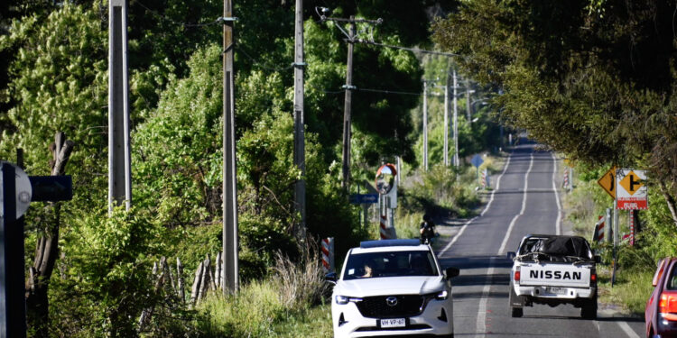 En Chillán Vecinos del sector Las Encinas celebran pavimentación de camino.