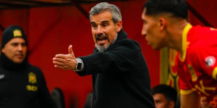DT. Miguel Ramírez no sigue en la banca de Unión Española tras la derrota de esta tarde.