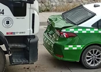 HOY en ÑUBLE; Colisión entre camión municipal y patrulla policial en Quillón