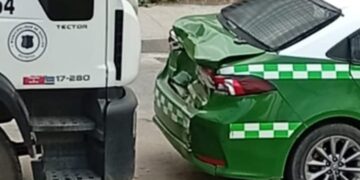HOY en ÑUBLE; Colisión entre camión municipal y patrulla policial en Quillón