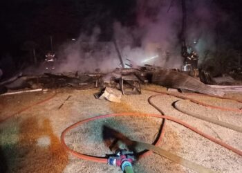 Incendio estructural en una vivienda y es destruida por el fuego durante esta madrugada en Ñuble.